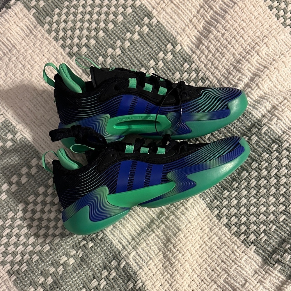 NWOT women’s adidas exhibit select 2.0 basketball shoes